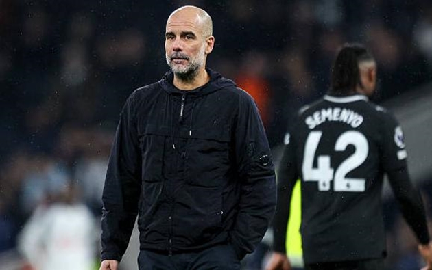 Pep Guardiola kh&ocirc;ng h&agrave;i l&ograve;ng sau trận h&ograve;a của Manchester City.
