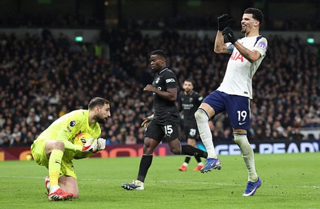 Donnarumma &mdash; 6.7: Thủ th&agrave;nh người &Yacute; hẳn đ&atilde; nghĩ m&igrave;nh sẽ c&oacute; một trận đấu nh&agrave;n hạ nhất m&ugrave;a giải sau giờ nghỉ, nhưng sang hiệp hai, Donnarumma buộc phải trổ t&agrave;i cứu thua xuất sắc.