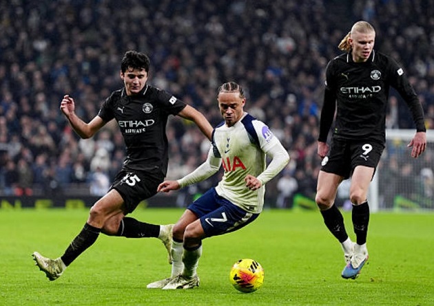 Marc Guehi &mdash; 6.6: HLV Guardiola chắc chắn cho rằng trung vệ của m&igrave;nh đ&atilde; bị Solanke phạm lỗi trong t&igrave;nh huống dẫn đến b&agrave;n thua đầu ti&ecirc;n. Pha chạm b&oacute;ng đổi hướng kh&ocirc;ng may đ&oacute; l&agrave; vết gợn hiếm hoi trong một m&agrave;n tr&igrave;nh diễn đầy chắc chắn của Guehi.