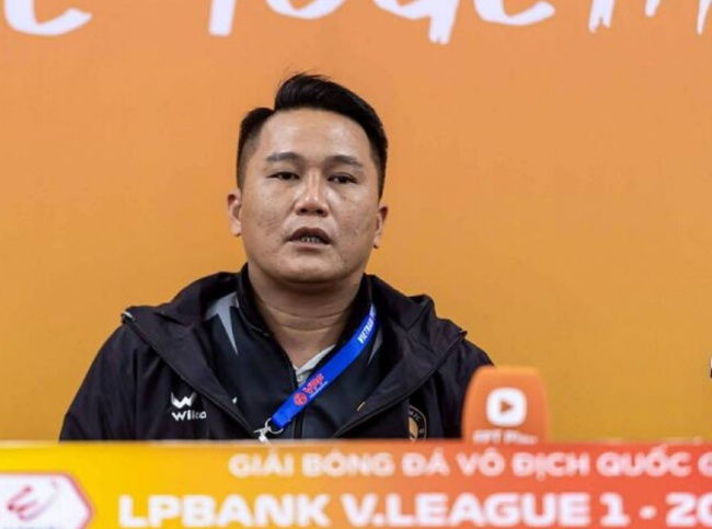 HLV Mai Xu&acirc;n Hợp thừa nhận đội nh&agrave; kh&oacute; khăn.