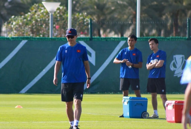 HLV Kim Sang-sik đặt dấu ấn đậm n&eacute;t với b&oacute;ng đ&aacute; Việt Nam.