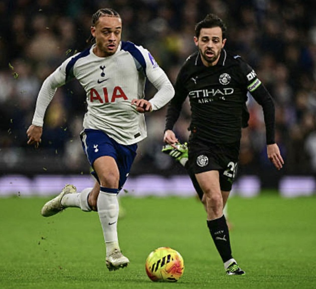 Xavi Simons l&ecirc;n c&ocirc;ng về thủ năng nổ ở trận n&agrave;y.