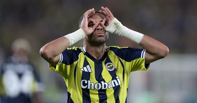 Al Ittihad nhắm Youssef En-Nesyri thay Benzema.