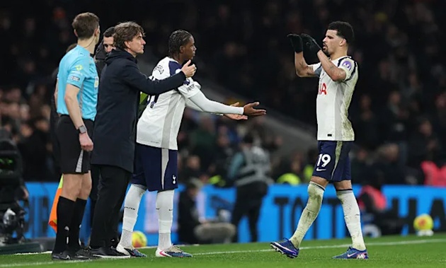 Ảnh bài viết HLV Frank ví Solanke với Haaland sau màn giải cứu Tottenham