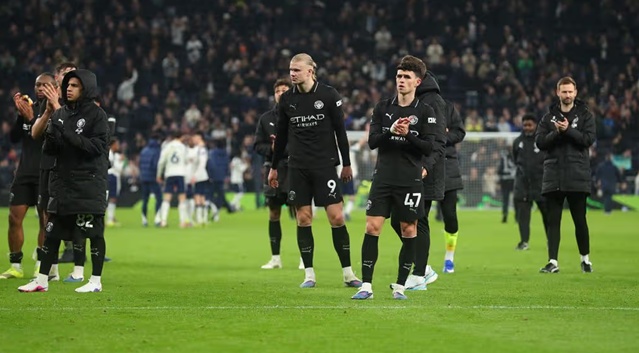 Man City đánh mất điểm số vì sự tự mãn.