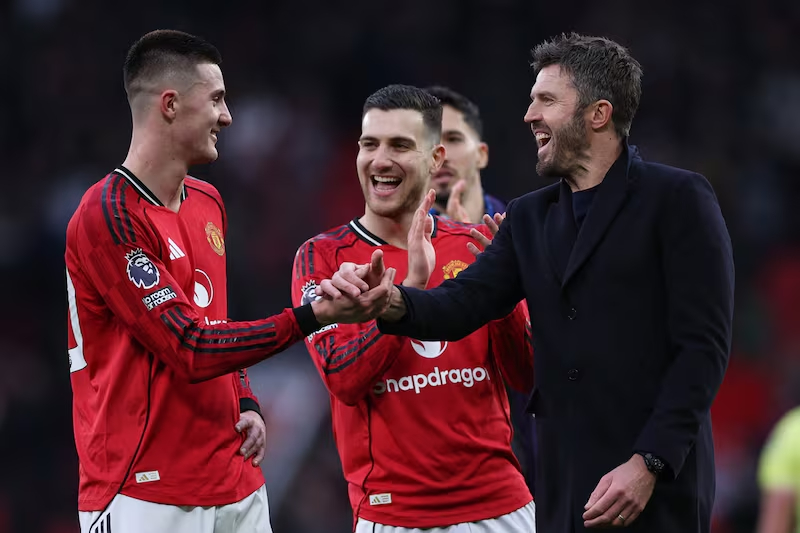 Old Trafford sống lại bằng những điều căn bản.