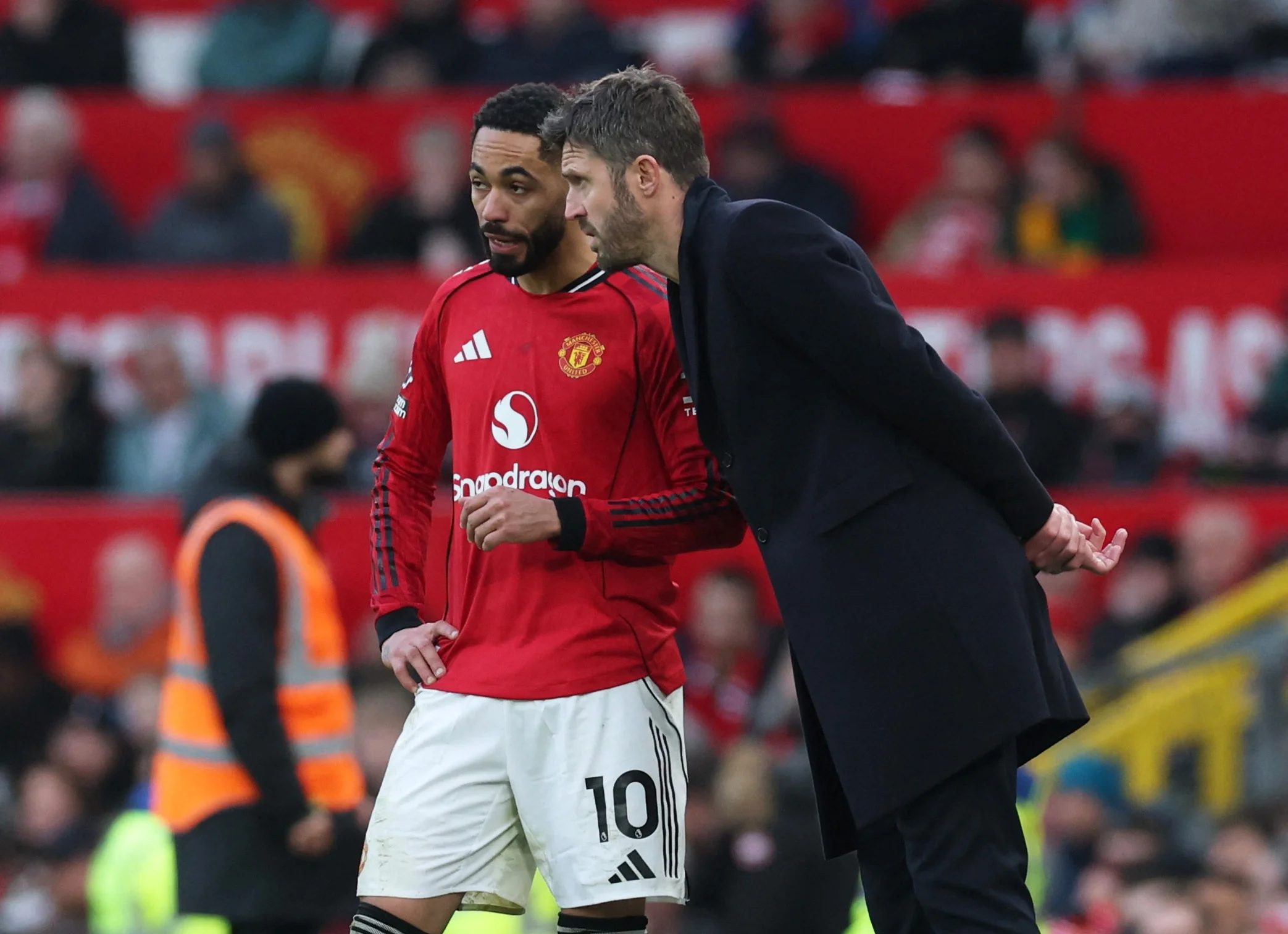 4-2-3-1 v&agrave; sự c&acirc;n bằng bị l&atilde;ng qu&ecirc;n.