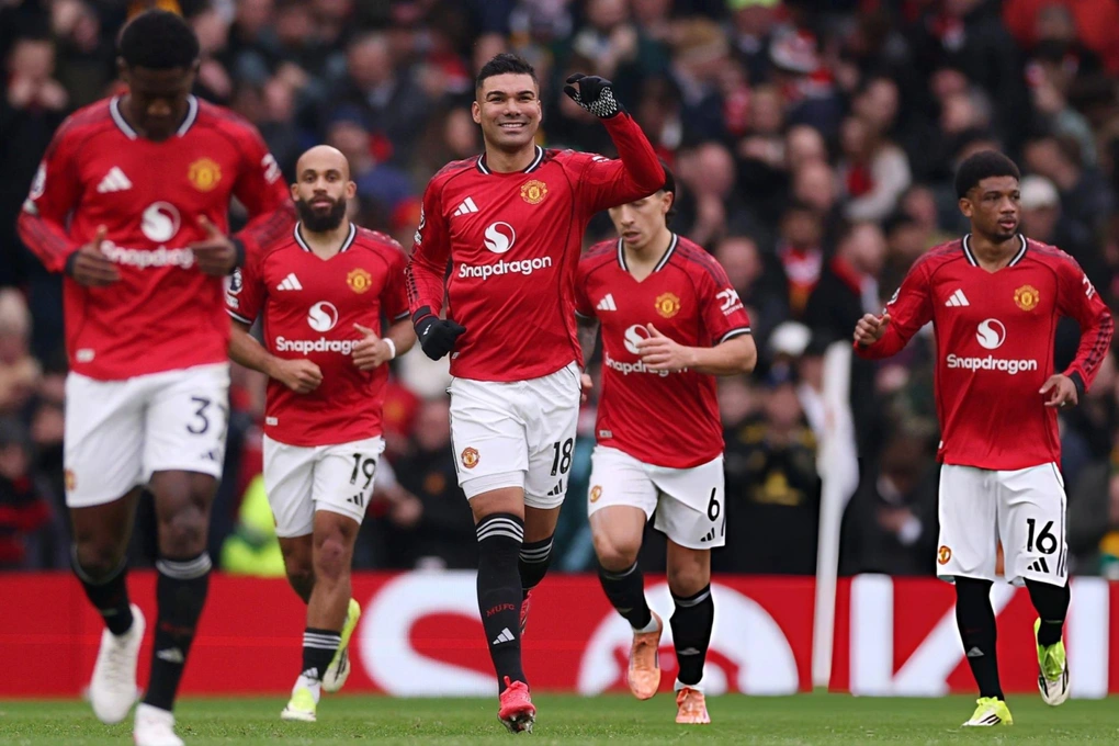 Sự thức tỉnh muộn m&agrave;ng tại Old Trafford.