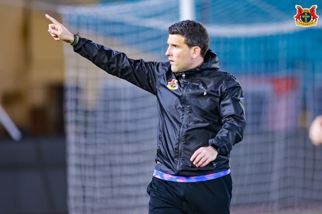 Ảnh bài viết Mắng trọng tài là nỗi hổ thẹn, HLV Ninh Bình sắp lĩnh án