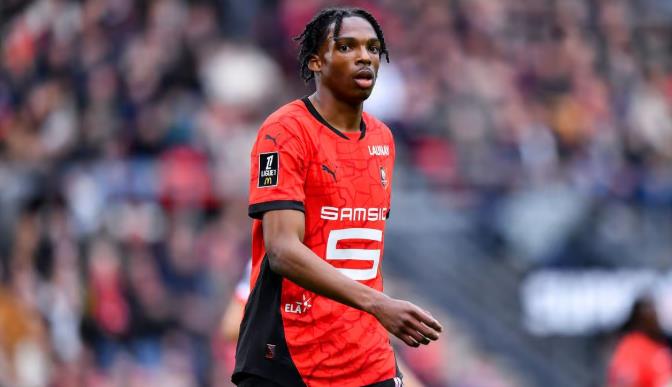 Liverpool khiến Chelsea cho&aacute;ng v&aacute;ng với thương vụ Jeremy Jacquet.