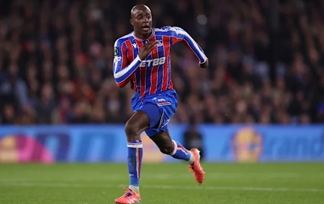 AC Milan r&uacute;t khỏi thương vụ Mateta.