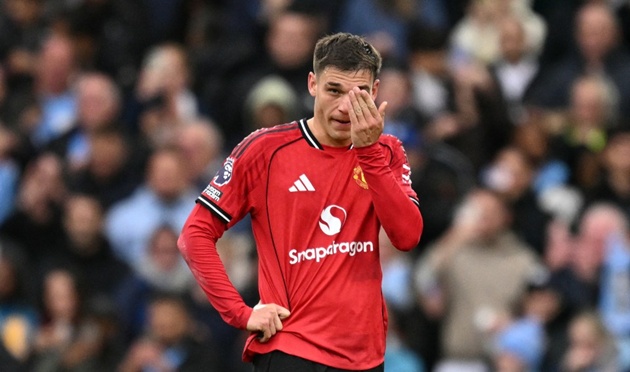 Ảnh bài viết Thống kê thất vọng biến Ugarte thành gánh nặng tại MU