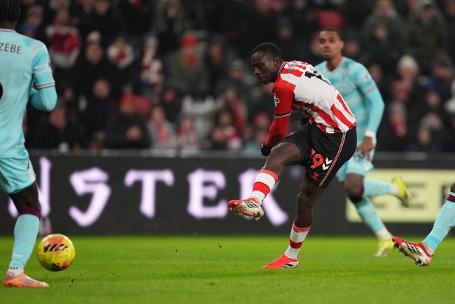 Habib Diarra tỏa s&aacute;ng rực rỡ.