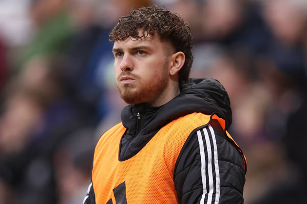 Liverpool từ chối gọi lại, Elliott mắc kẹt ở Villa.