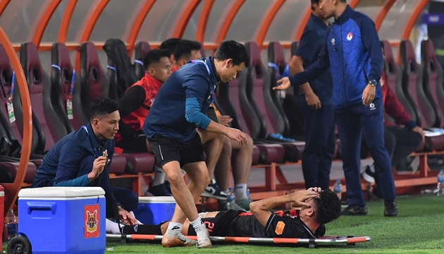 Th&aacute;i Sơn chấn thương nặng.