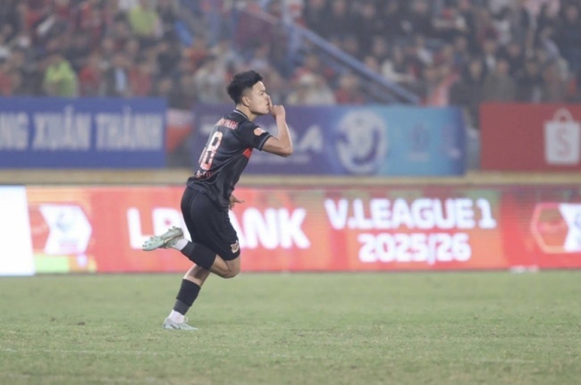 Th&agrave;nh Trung ghi b&agrave;n cho Ninh B&igrave;nh.