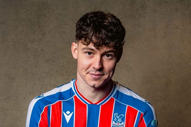 Strand Larsen đ&atilde; đến Palace.