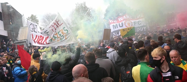 Ảnh bài viết Cổ động viên Man Utd trút giận lên cả nhà Glazer lẫn INEOS