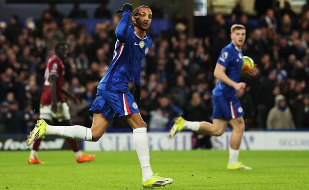 Pedro ghi bàn giúp Chelsea ngược dòng trước West Ham.