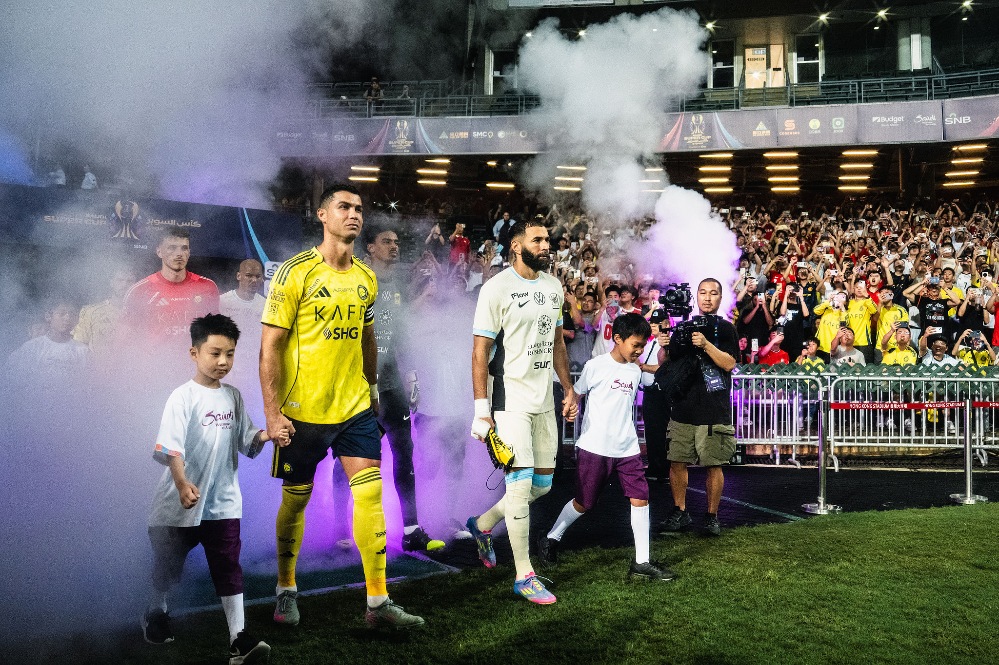 Cái bóng quá lớn của chính Ronaldo.