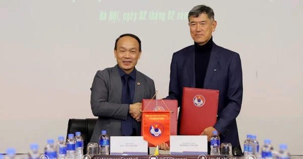 Ảnh bài viết VFF gia hạn hợp đồng với GĐKT Koshida Takeshi