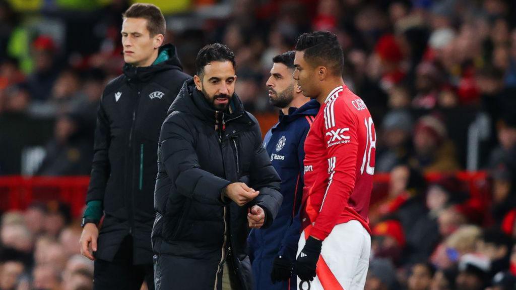 Casemiro không hợp sơ đồ Amorim.