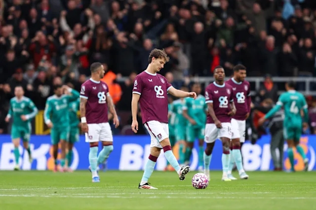 Ảnh bài viết Cuộc chiến sinh tồn Ngoại hạng Anh và những cú bẻ lái khó tin