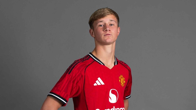 Lời giải cho tương lai h&agrave;ng tiền vệ Man United?