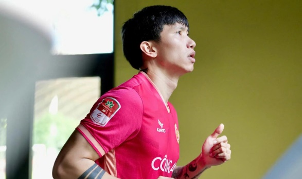 Văn Hậu đã gặp một chấn thương nhẹ.