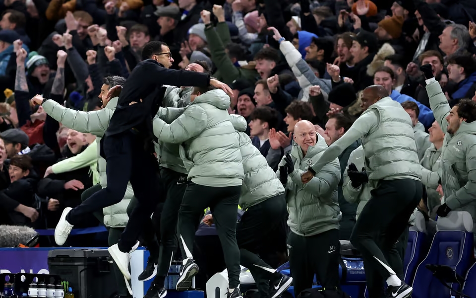 HLV Liam Rosenior muốn Chelsea ngược d&ograve;ng tại Emirates.