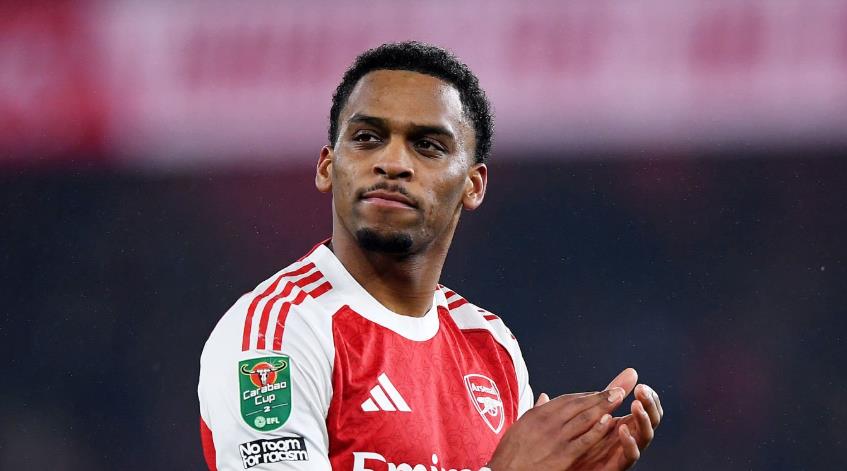 Jurrien Timber - 8 điểm: Cực kỳ mạnh mẽ khi cầm b&oacute;ng đột ph&aacute; v&agrave; chắc chắn trong vai tr&ograve; hậu vệ b&oacute; v&agrave;o trong. Dẫn đầu về số lần cắt b&oacute;ng v&agrave; khiến Chelsea ho&agrave;n to&agrave;n bế tắc b&ecirc;n c&aacute;nh của m&igrave;nh.