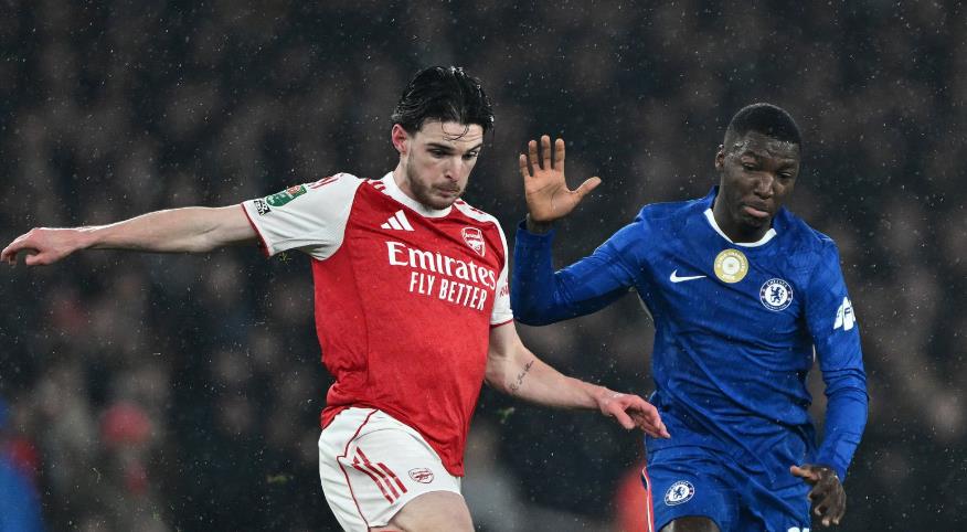 Declan Rice - 8 điểm: Thi đấu kh&ocirc;ng biết mệt mỏi ở tuyến giữa, thực hiện ba pha tranh chấp li&ecirc;n tiếp chỉ trong 10 gi&acirc;y ở hiệp hai khiến kh&aacute;n đ&agrave;i dậy s&oacute;ng. Vẫn đủ năng lượng để thực hiện c&uacute; bứt tốc quyết định ở những gi&acirc;y cuối c&ugrave;ng v&agrave; kiến tạo cho Havertz ghi b&agrave;n bằng đường chuyền tuyệt vời.