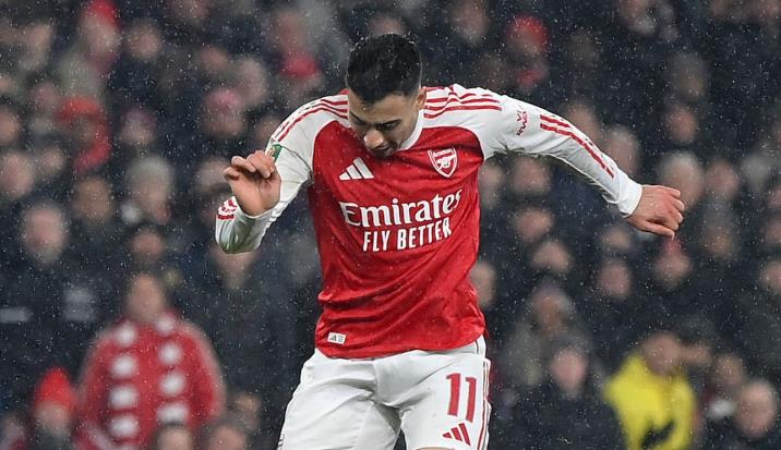 Gabriel Martinelli - 8 điểm: Tốc độ di chuyển ra sau lưng h&agrave;ng thủ d&acirc;ng cao của Chelsea l&agrave; cực kỳ quan trọng. Kh&ocirc;ng ngừng thực hiện những pha chạy chỗ v&agrave; bền bỉ l&ugrave;i về hỗ trợ ph&ograve;ng ngự. D&ugrave; dứt điểm hỏng ăn trong hiệp một khi đối mặt thủ m&ocirc;n nhưng anh vẫn l&agrave; mũi nhọn nguy hiểm nhất của Arsenal.