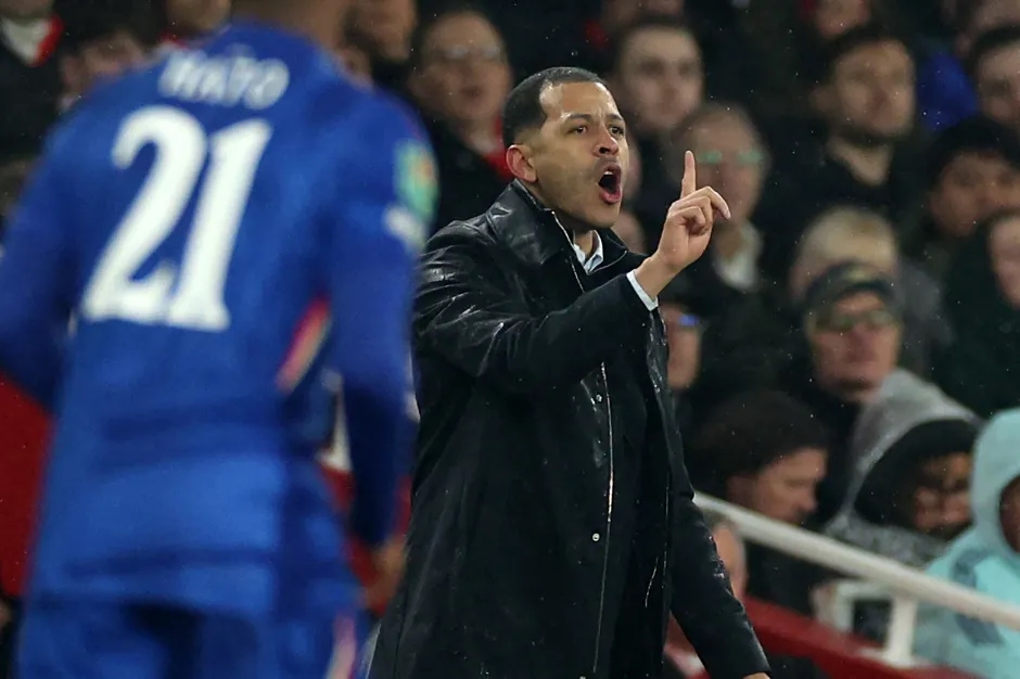 Ảnh bài viết Máy quay bắt trọn cảnh Rosenior mắng ban huấn luyện Arsenal