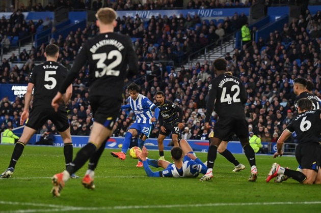  Mitoma đ&atilde; tăng gi&aacute; mạnh sau khi đến Anh.