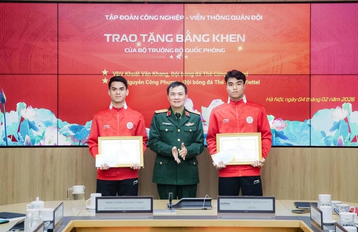 Ảnh bài viết Văn Khang, Công Phương nhận bằng khen sau kỳ tích châu Á