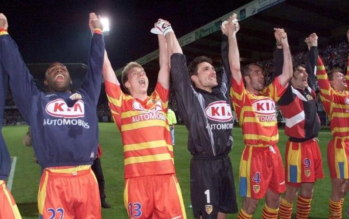 Lens đăng quang V&ocirc; địch nước Ph&aacute;p lần đầu ti&ecirc;n v&agrave; duy nhất trong lịch sử m&ugrave;a .