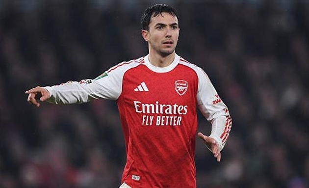 Martin Zubimendi d&egrave; chừng c&aacute;c đối thủ đến từ La Liga.