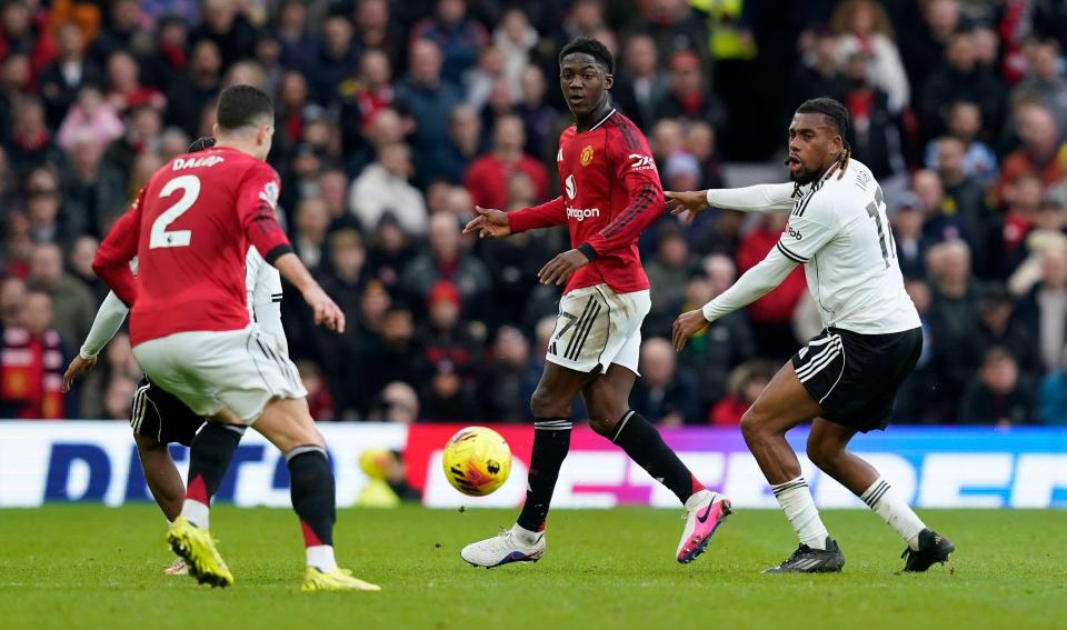 T&agrave;i năng Mainoo được trả lại tự do.