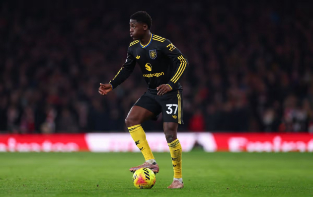 Mainoo lột x&aacute;c dưới thời HLV Carrick.