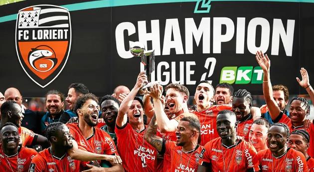 FC Lorient v&ocirc; địch Ligue 2 v&agrave; gi&agrave;nh quyền thăng hạng trở lại Ligue 1 v&agrave;o ng&agrave;y 10 th&aacute;ng 5 năm 2025, chỉ một m&ugrave;a sau khi xuống hạng.