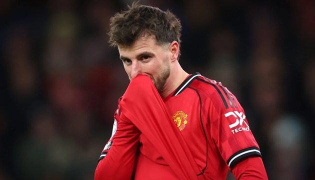 Ảnh bài viết Amorim suýt khiến MU mất Mainoo vì ưu ái Mason Mount