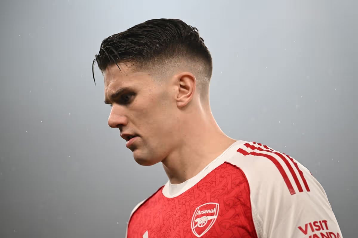 Paul Merson v&agrave; Ian Wright đều cho rằng Viktor Gyokeres kh&ocirc;ng nhận được sự tin tưởng từ c&aacute;c đồng đội.