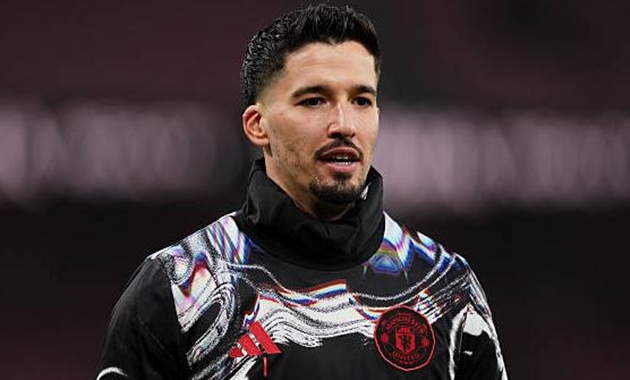 Altay Bayindir có thể chuyển tới Besiktas.