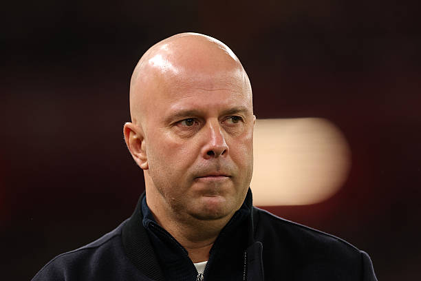 HLV Arne Slot gây tranh cãi với phát ngôn coi trọng phong cách thi đấu hơn những danh hiệu.