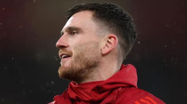 Ảnh bài viết Rời Liverpool, Andy Robertson đắt hàng tại Ngoại hạng Anh