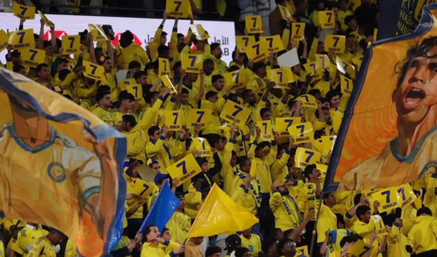 Ảnh bài viết Fan Al-Nassr giương biểu ngữ ủng hộ Ronaldo giữa tin đồn rời đi