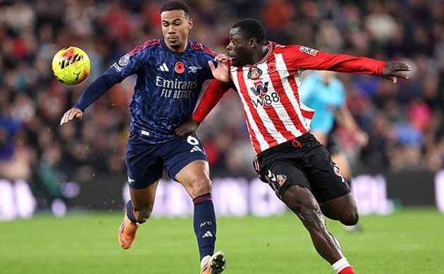 Sunderland khó lòng có thể tiếp tục làm khó Arsenal.