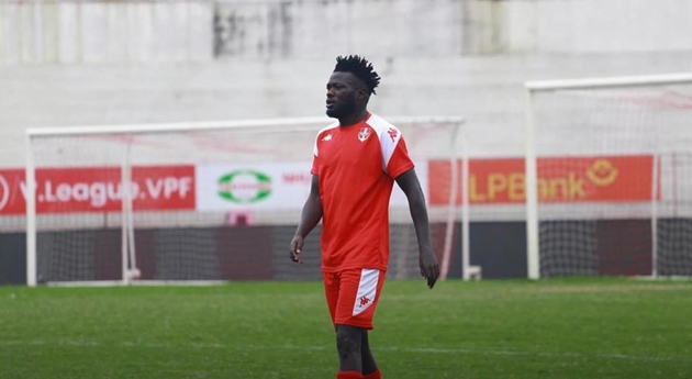Moses Oloya hiện đang thử việc tại Hải Phòng.