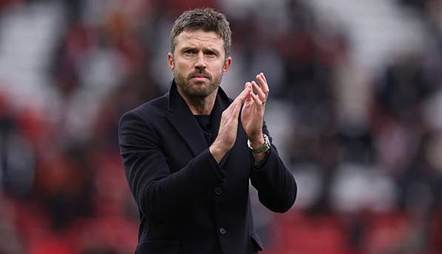 Michael Carrick d&agrave;nh sự t&ocirc;n trọng cho Tottenham Hotspur.